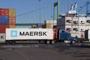 Maersk Truck with Holt Crane_lr.jpg